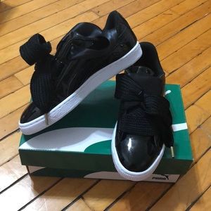 Brand new! Puma black basket heart patent woman